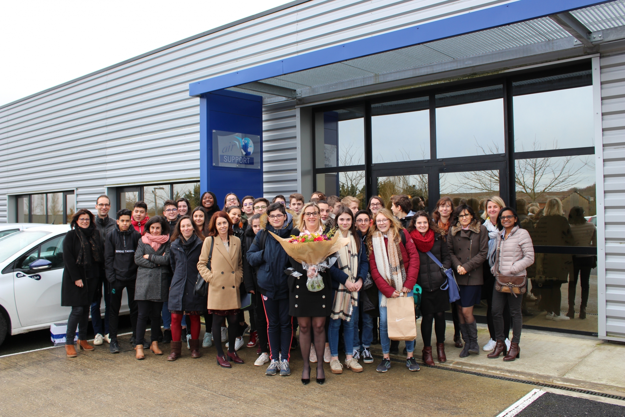 Sabine Tertre and college students