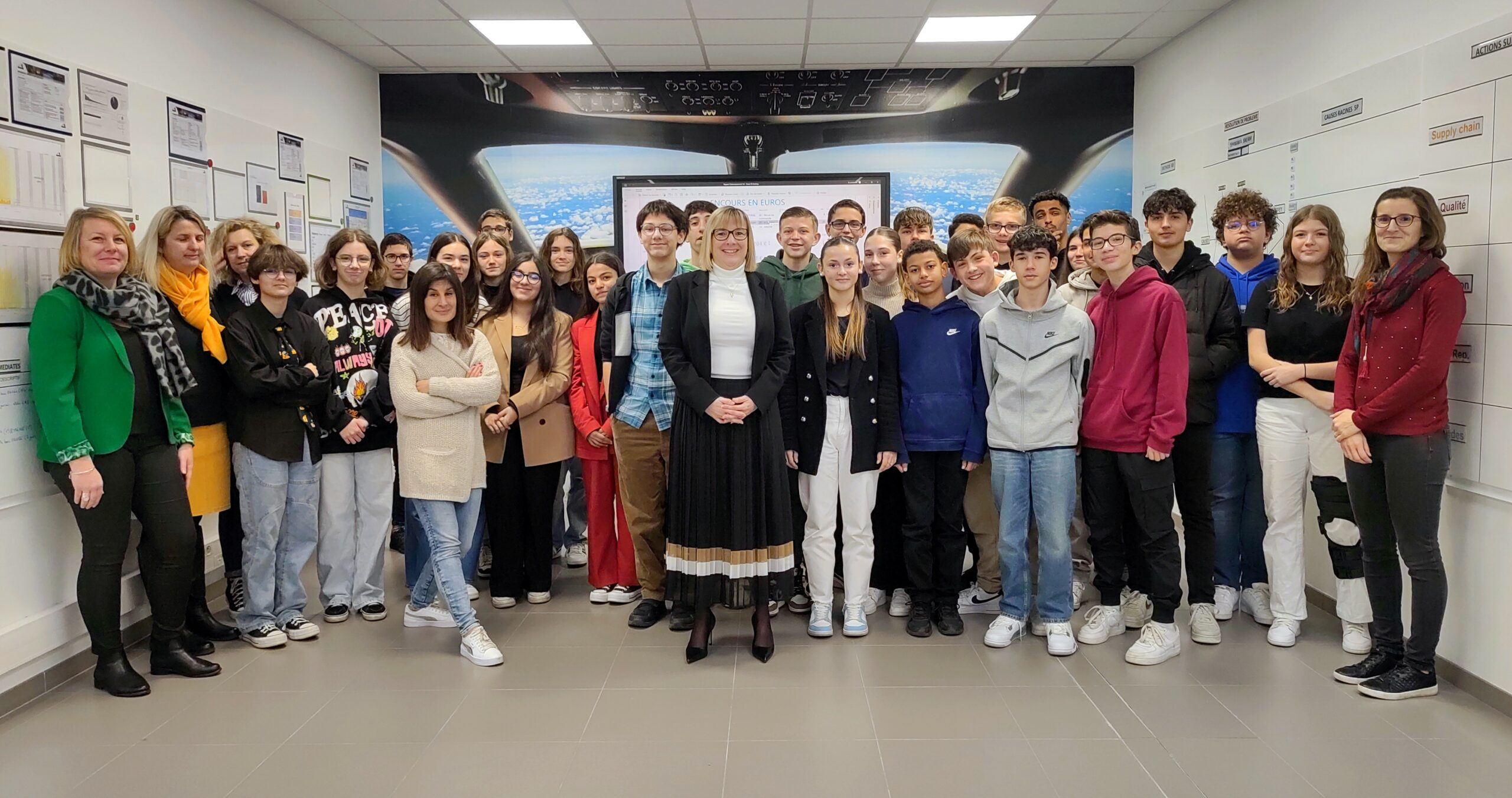 Photo de groupe, en présence de la Présidente Sabine TERTRE